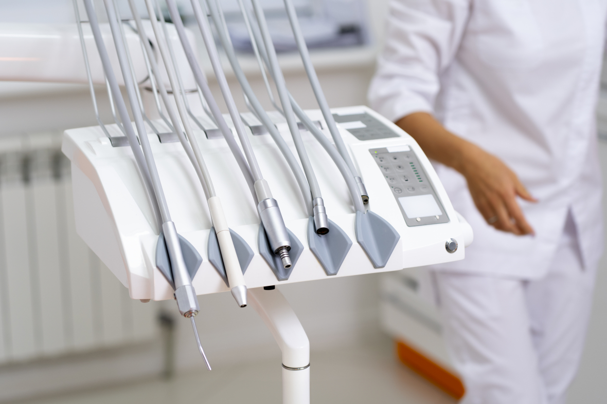 Разработка простого калькулятора стоимости имплантации зубов на сайте стоматологической клиники